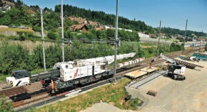 Grue Kirow et base arrière aux abords de Thörishaus (juillet 2025).