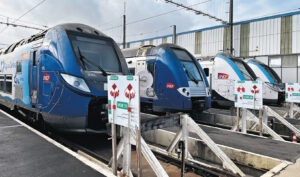 faisceau remisage cinq voies, lavage extérieur et nettoyage intérieur avec le Regio 015 L TER Centre, le TER 2N NG 436 Centre et deux rames Regio ligne N. (Photos 21 octobre 2025)