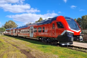  Vue sur le premier Flirt 3 bimode de la série 2700 livré aux CP à la mi-février 2026 (23 février 2026). Crédit photo : Comboios de Portugal