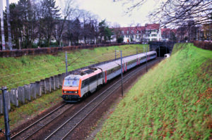 Travaux lourds aux portes de Bâle CFF 13 TER 200 avec 2600 en provenance de Strasbourg débouchant du tunnel de Schützenmatte (7 juin 2018 ; B. Collardey).