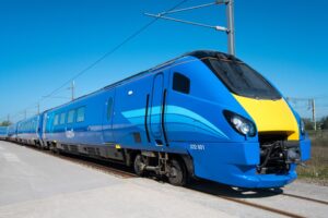 Royaume-Uni : Le premier Meridian Class 222 rénové pour Lumo dévoilé 13 lumo