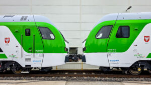 Pologne : Déjà 35 Flirt 3 livrés par Stadler à Koleje Mazowieckie 13 Vue partielle des Flirt ER160-85 et ER160-86 en UM livrés par Stadler Rail à Koleje Mazowieckie (23 juin 2026) Crédit photo : Stadler Rail