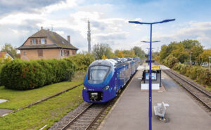 Les rames transfrontalières franchissent enfin le Rhin 13 La rame Régiolis TFA 85523/524 marque un arrêt à Lingolsheim en direction de Strasbourg, sur l’une des lignes non électrifiées de l’Eurométropole (9 octobre 2025).