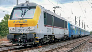 Luxembourg : fin de carrière pour les 3000 des CFL 13 Le train Connecting Europe Express 18500 Schaerbeek - Bettembourg, avec en tête la 3019 qui le remorque depuis Arlon, entre en gare de Bettembourg (5 octobre 2021).