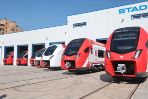 Espagne : Les premières automotrices série 453 en service à Madrid 14 Sept rames automotrices de banlieue série 453 stationnent sur un site Stadler (25 août 2025) Crédit-photo : Stadler Rail