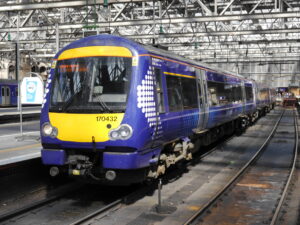 Écosse : Cinq constructeurs présélectionnés pour la fourniture à ScotRail d’automotrices à batteries 14 Le Turbostar diesel 170 432 de ScotRail stationne entre deux missions en gare de Glasgow Central (31 mai 2016) Crédit photo Luc LEVERT