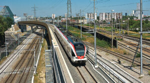 Suisse : le RER international de Bâle prend forme grâce à trireno 13 Le nouvel itinéraire permettant de déconflictualiser les circulations entre Bâle et Muttenz, avec ici une mission S3 Laufon - Olten cadencée à la demi-heure (9 juillet 2026).