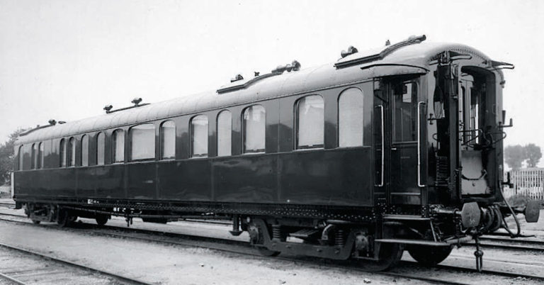 Dans l’album des voitures spéciales SNCF d’après-guerre : les voitures-salons 20 © Coll. Vincent Cuny