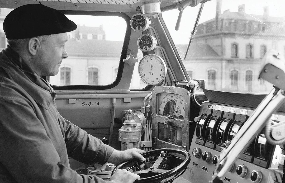 DES MACHINES ET DES HOMMES La trépidante histoire des cabines de conduite 1 DES MACHINES ET DES HOMMES La trépidante histoire des cabines de conduite