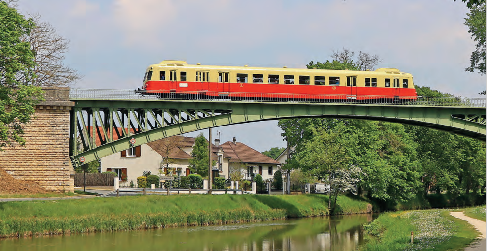 X 2403 Quand un autorail prend la clé des champs 1 X 2403 Quand un autorail prend la clé des champs