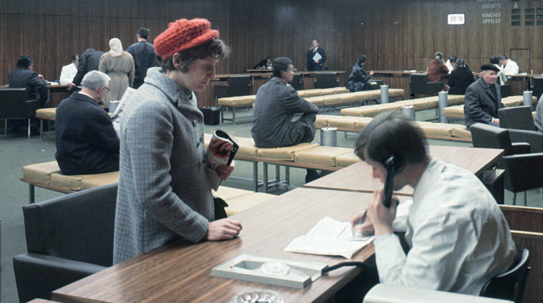 1973-1974 - SATISFAIRE LE CLIENT : Les préoccupations du Service-Client de la SNCF 6 © L. Pilloux/Photorail